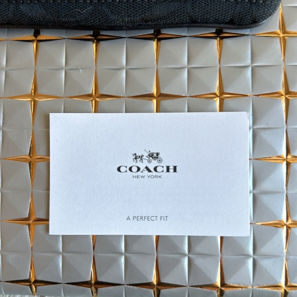 COACH LEATHER WRISTLET WALLET - Picture 14 of 15